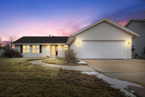Photo of 10393 S Katie Dr, Oak Creek, WI 53154 (MLS # 1946672)