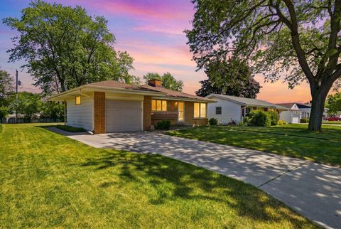 Photo of 501 Nicholson Ave, South Milwaukee, WI 53172 (MLS # 1966160)