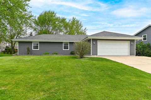 Photo of 3828 W Minnesota Ave, Franklin, WI 53132 (MLS # 1917472)