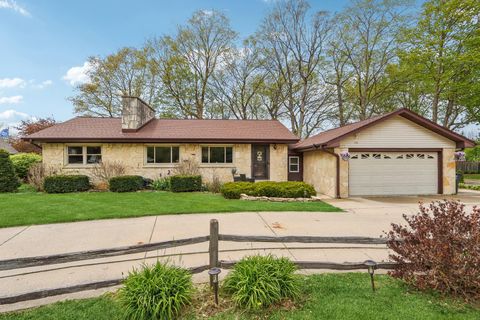 Photo of 4761 S 81St St, Greenfield, WI 53220 (MLS # 1962640)