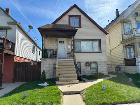 Photo of 2660 S 10th St, Milwaukee, WI 53215 (MLS # 1958672)