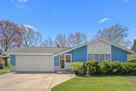 3811 W Bridge St, Greenfield, WI 53221 - #: 1917736