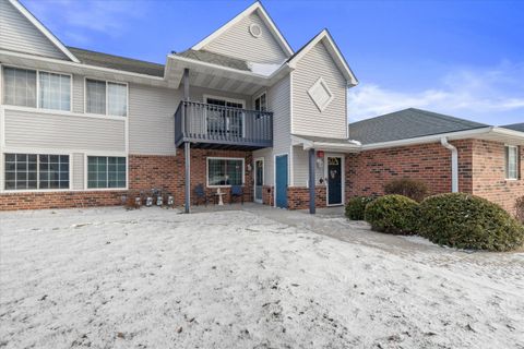 Photo of 160 W Aspen Ct, Oak Creek, WI 53154 (MLS # 1947669)