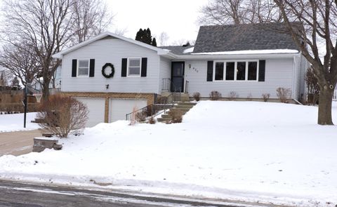 Photo of 436 Raintree Dr, Fort Atkinson, WI 53538 (MLS # 1946369)