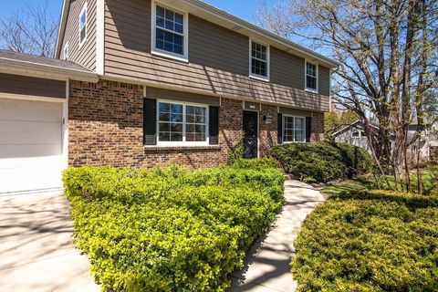 Photo of 11351 N Glenwood Dr, Mequon, WI 53097 (MLS # 1918044)