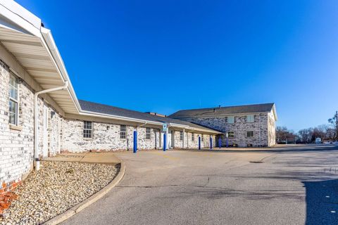 Photo of 306 McHenry St, Burlington, WI 53105 (MLS # 1945319)