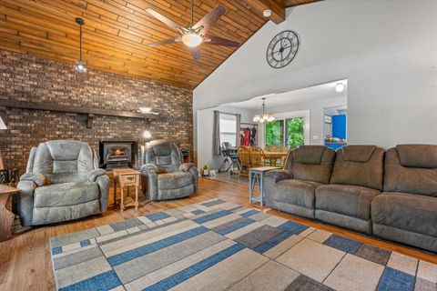 Photo of 3232 W Fitzsimmons Rd, Franklin, WI 53132 (MLS # 1921172)