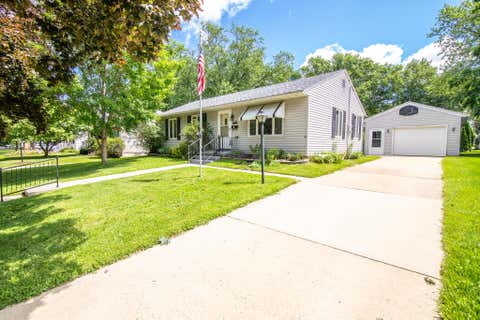 Photo of 1413 Randolph St, Watertown, WI 53094 (MLS # 1968462)