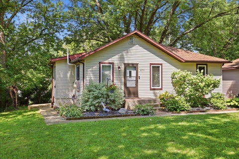 Photo of 8710 Buena Dr, Burlington, WI 53105 (MLS # 1971854)