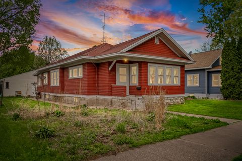 Photo of 1416 S 13th St, La Crosse, WI 54601 (MLS # 1960493)