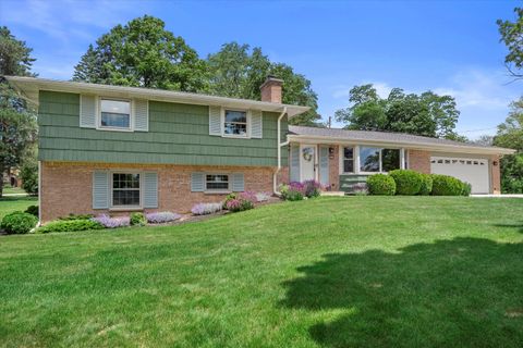 Photo of 2460 Kevenauer Dr, Brookfield, WI 53005 (MLS # 1923622)