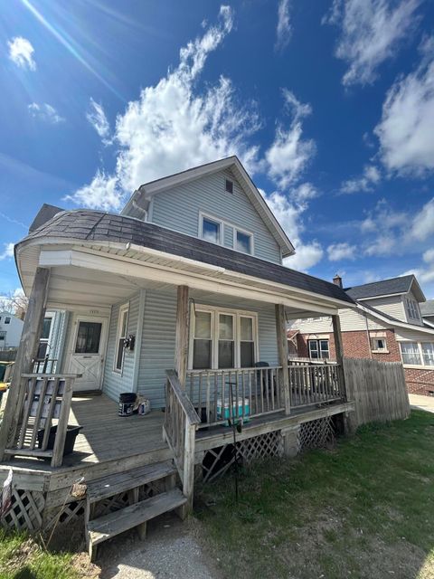 Photo of 1023 W Washington St, West Bend, WI 53095 (MLS # 1959194)