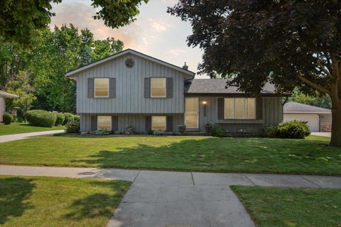 Photo of 3329 E Woodview Ave, Oak Creek, WI 53154 (MLS # 1925940)