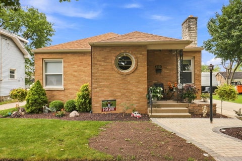 Photo of 2621 Blaine Ave, Racine, WI 53405 (MLS # 1978569)