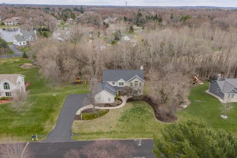 Photo of 412 E Red Pine Cir, Dousman, WI 53118 (MLS # 1958351)