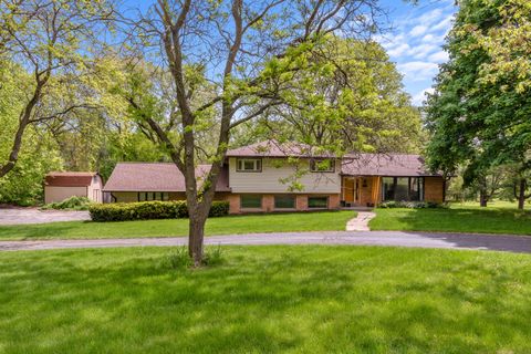 Photo of 4350 Meadow Vw E, Brookfield, WI 53005 (MLS # 1919895)