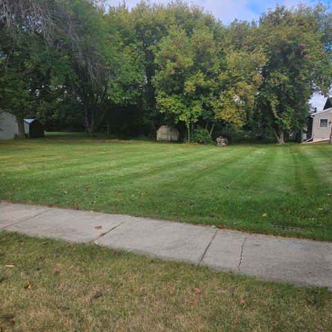 Photo of 6930 W Edgerton Ave, Greenfield, WI 53220 (MLS # 1939306)