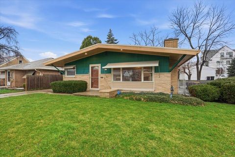 Photo of 2177 S 80th St, West Allis, WI 53219 (MLS # 1956347)