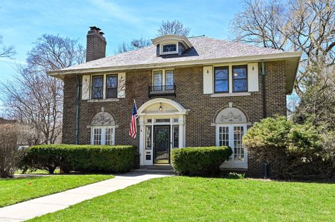 Photo of 6139 Washington Cir, Wauwatosa, WI 53213 (MLS # 1957707)