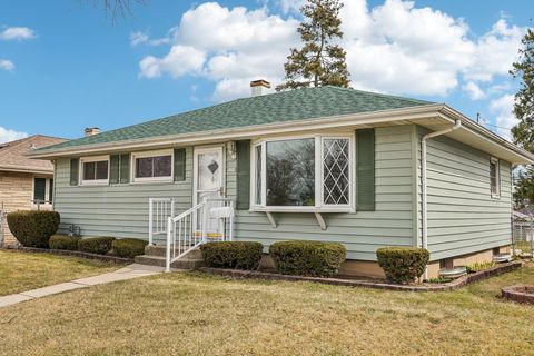 Photo of 6606 S 20th St, Milwaukee, WI 53221 (MLS # 1955169)