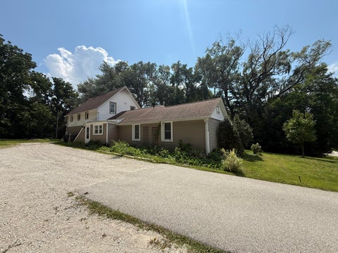Photo of 5036 S 92nd St, Greenfield, WI 53228 (MLS # 1981162)