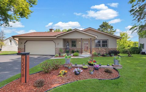 Photo of N78W15518 Old Gate Rd, Menomonee Falls, WI 53051 (MLS # 1923339)