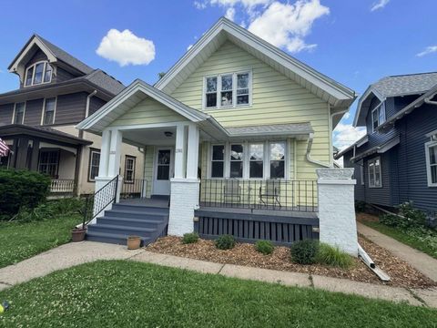 Photo of 1580 S 79th St, West Allis, WI 53214 (MLS # 1965517)