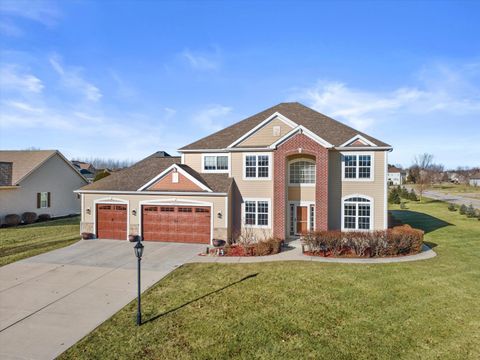 Photo of N42W22770 Beacon Ct, Pewaukee, WI 53072 (MLS # 1960964)
