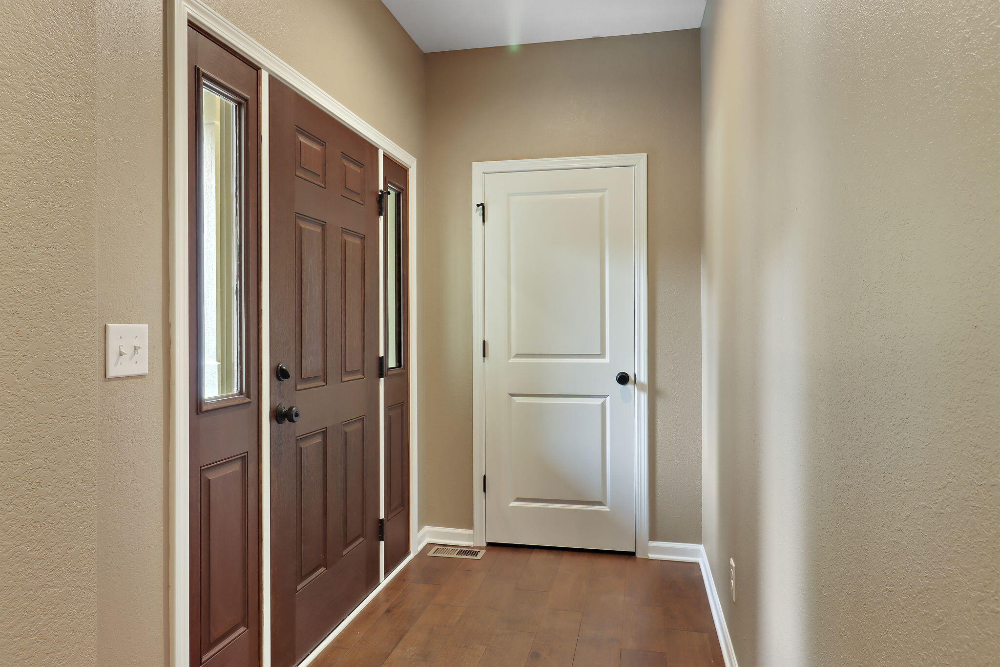 Mount Pleasant, Wisconsin 53406, United States, 3 Bedrooms Bedrooms, ,2 BathroomsBathrooms,Residential,Pending,183335