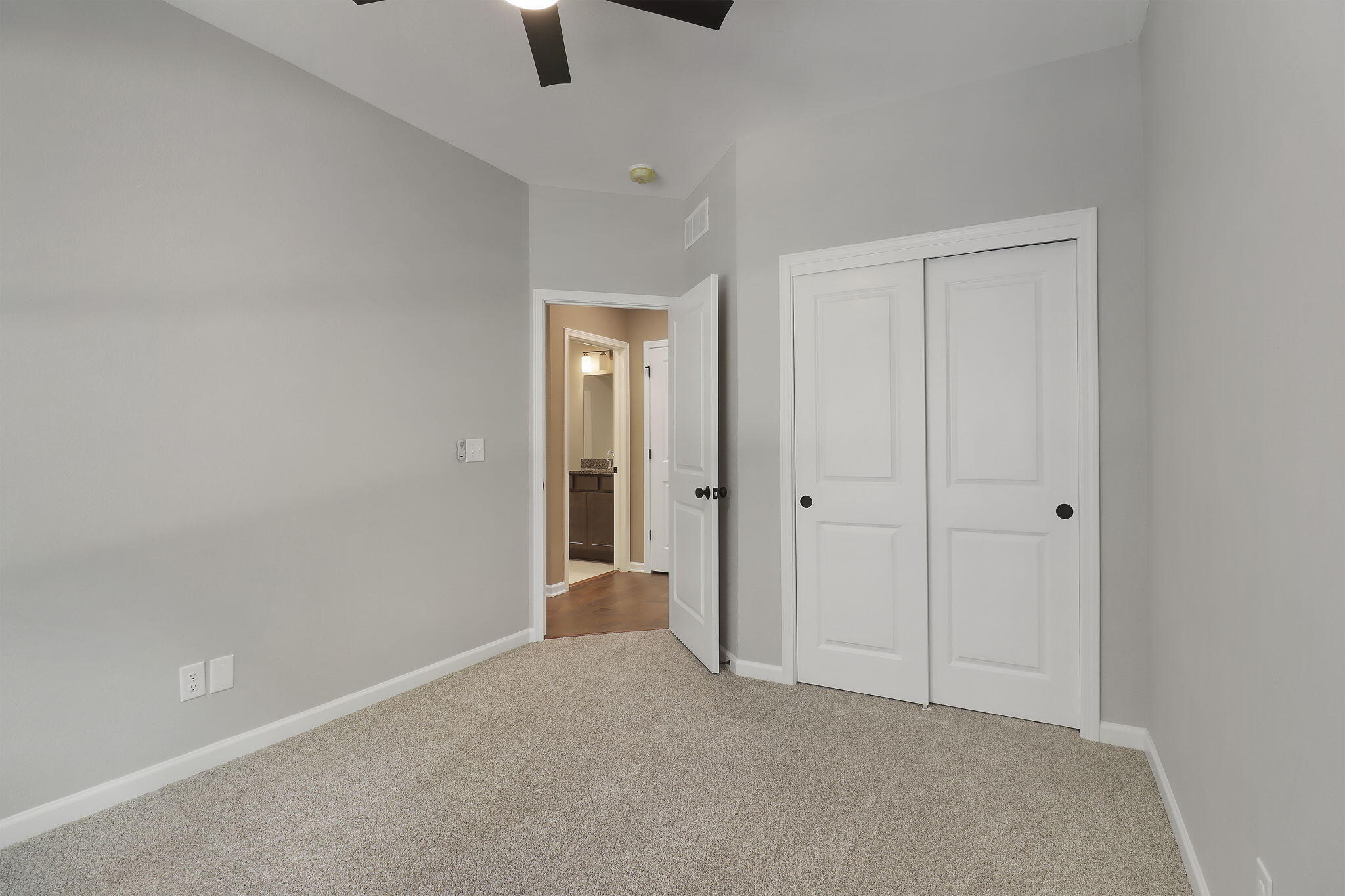 Mount Pleasant, Wisconsin 53406, United States, 3 Bedrooms Bedrooms, ,2 BathroomsBathrooms,Residential,Pending,183335