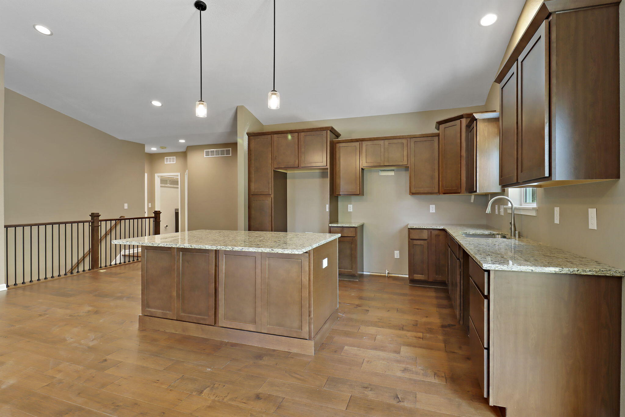 Mount Pleasant, Wisconsin 53406, United States, 3 Bedrooms Bedrooms, ,2 BathroomsBathrooms,Residential,Pending,183335