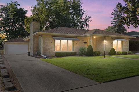 Photo of 800 Echo Ln, Racine, WI 53406 (MLS # 1982892)
