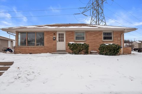 Photo of 9531 W Langlade St, Milwaukee, WI 53225 (MLS # 1949498)