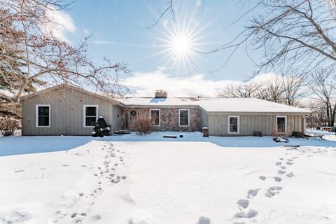 Photo of N69W27233 Hickory Chasm Dr, Lisbon, WI 53089 (MLS # 1948973)