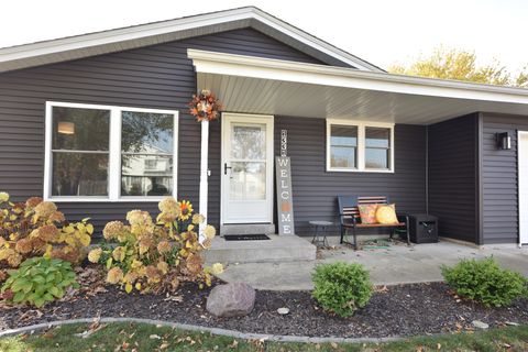 Photo of 1331 E Maass Dr, Oak Creek, WI 53154 (MLS # 1897772)
