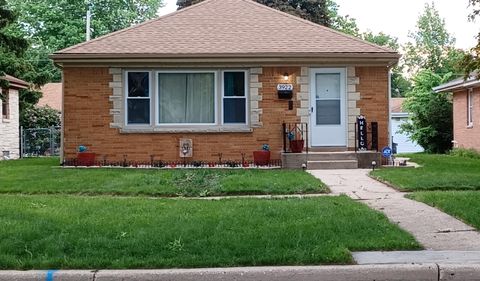 Photo of 3922 N 80th St, Milwaukee, WI 53222 (MLS # 1953508)
