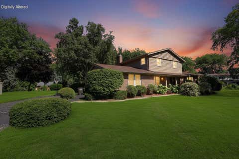 Photo of 7 Greenwood Ct, Wind Point, WI 53402 (MLS # 1977223)