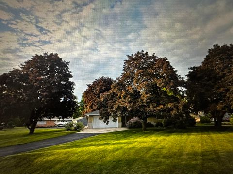 Photo of 3142 S Reno Dr, New Berlin, WI 53151 (MLS # 1951492)