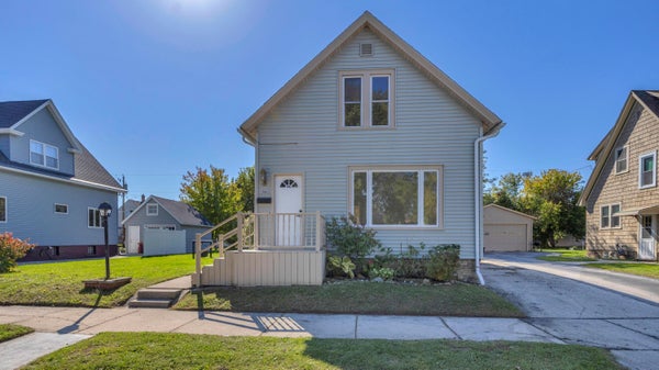 1541 DIVISION AVE, SHEBOYGAN, WI 53083 - Image 3ed8249dfa7db972dfefbb9fb9cb73ce/2915402317