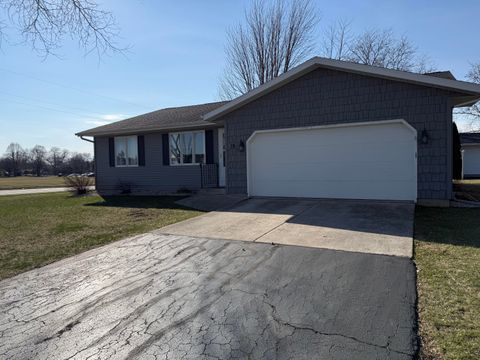 Photo of 15 Heritage Ln, Fond Du Lac, WI 54935 (MLS # 1956906)
