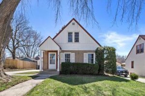 Photo of 113 Coolidge Ave, Waukesha, WI 53186 (MLS # 1950874)