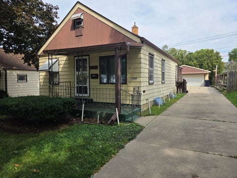 Photo of 1958 S 97th St, West Allis, WI 53227 (MLS # 1978878)