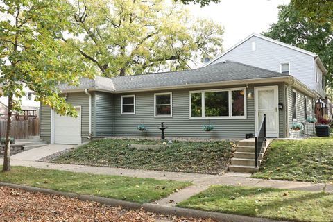 Photo of 130 W Crawford Ave, Milwaukee, WI 53207 (MLS # 1940166) Photo of 130 W Crawford Ave, Milwaukee, WI 53207 (MLS # 1940166)