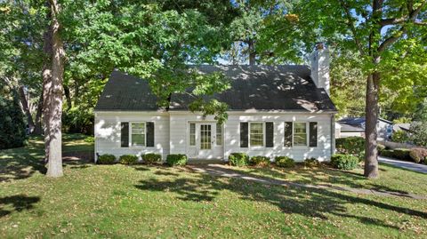 Photo of 1672 N 124th St, Wauwatosa, WI 53226 (MLS # 1938128)