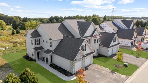 Photo of 1812 Horseshoe Ln, Slinger, WI 53086 (MLS # 1962996)