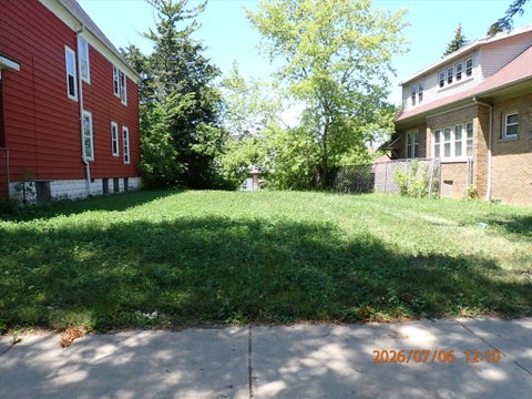 Photo of 3243 N 26th St, Milwaukee, WI 53206 (MLS # 1983454)