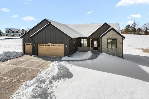 Photo of W209N5699 Turnberry Ln, Menomonee Falls, WI 53052 (MLS # 1947173)