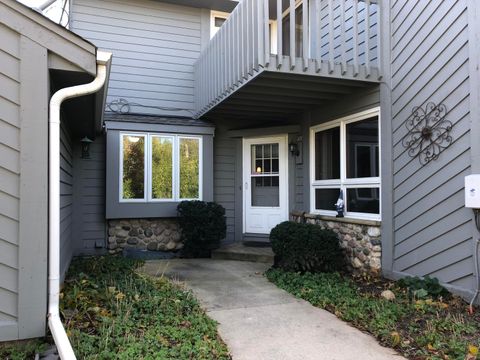 Photo of 15634 W Ridge Rd, New Berlin, WI 53151 (MLS # 1942455)