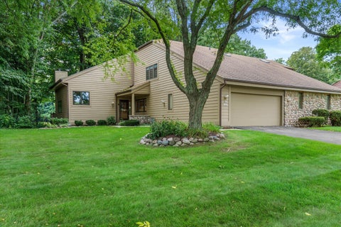 Photo of N80 W13423 River Park Dr, Menomonee Falls, WI 53051 (MLS # 1980520)