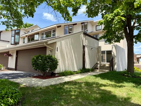 Photo of 1224 W Baldwin Ct, Mequon, WI 53092 (MLS # 1966555)